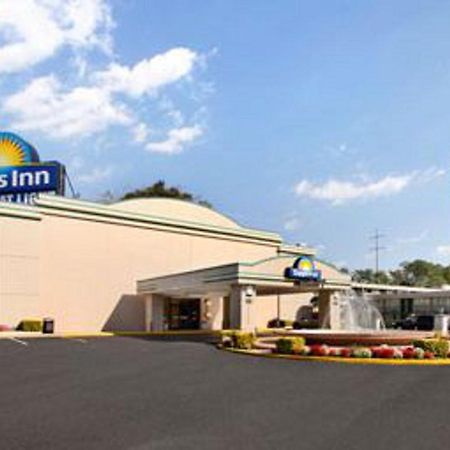 Days Inn By Wyndham Washington Dc/Gateway Esterno foto