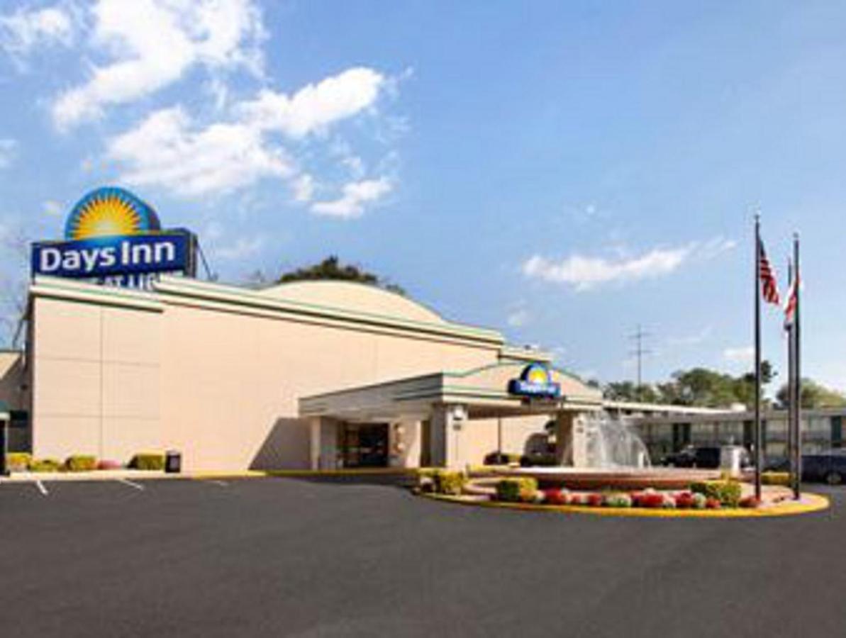 Days Inn By Wyndham Washington Dc/Gateway Esterno foto