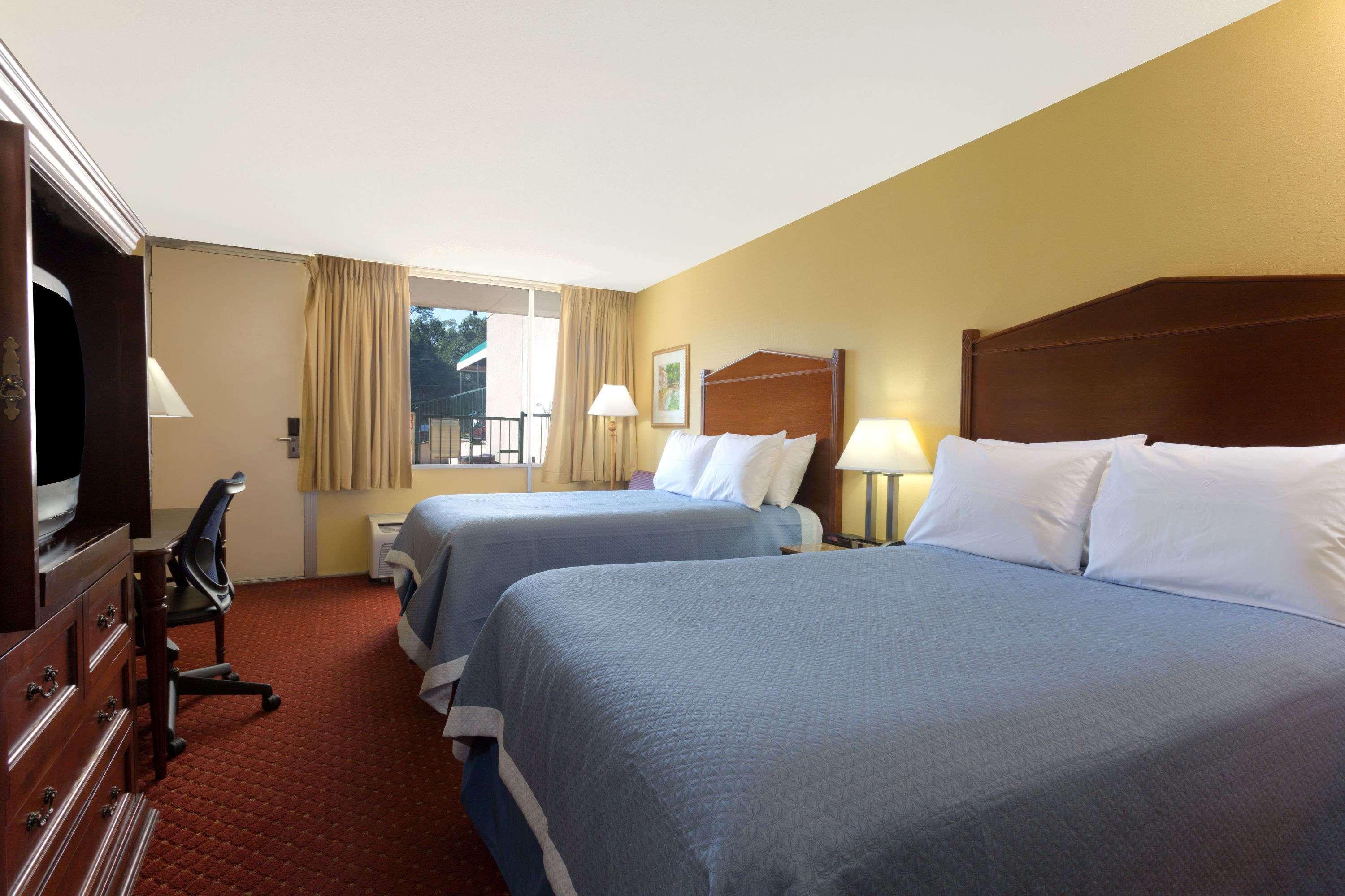 Days Inn By Wyndham Washington Dc/Gateway Esterno foto