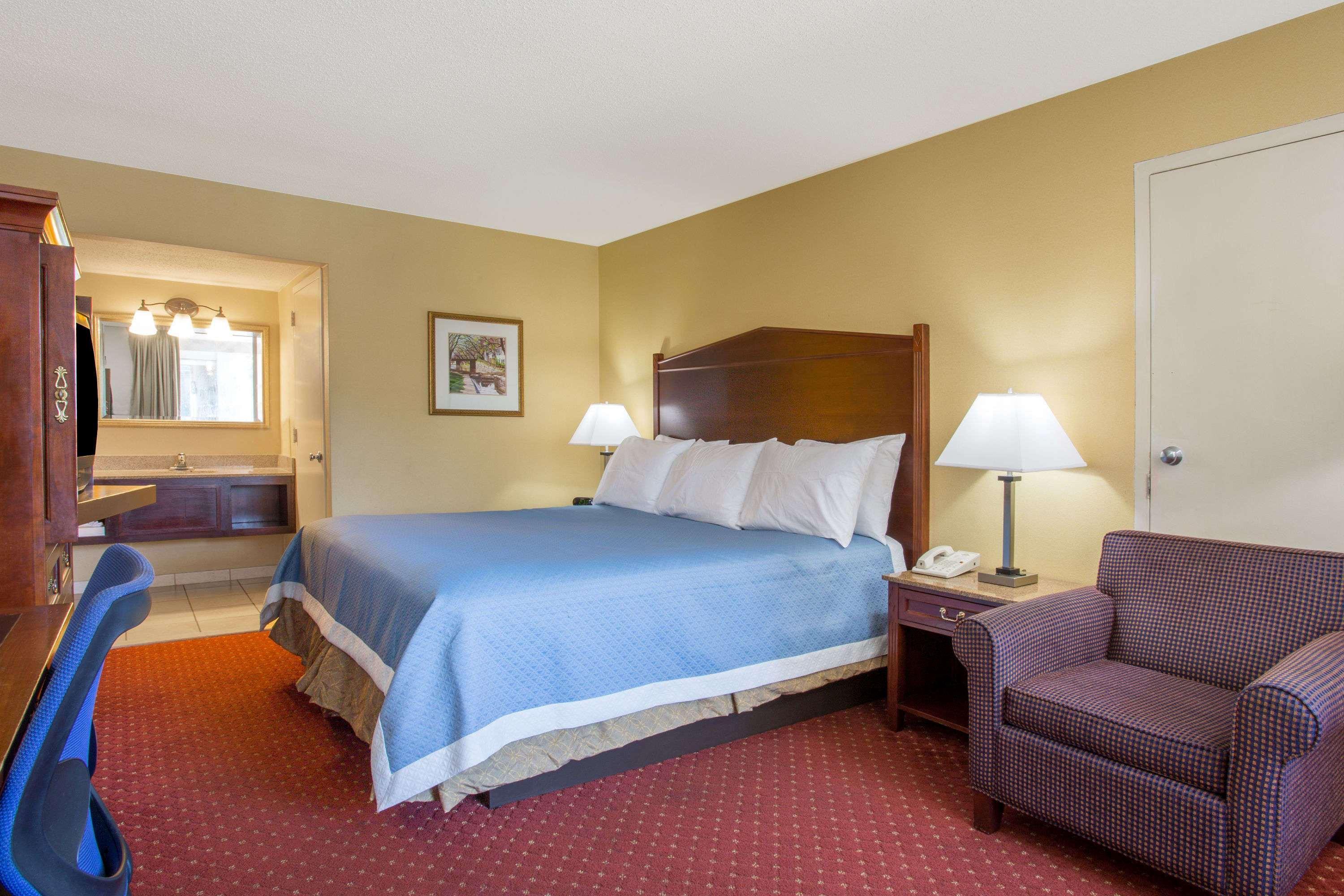 Days Inn By Wyndham Washington Dc/Gateway Esterno foto