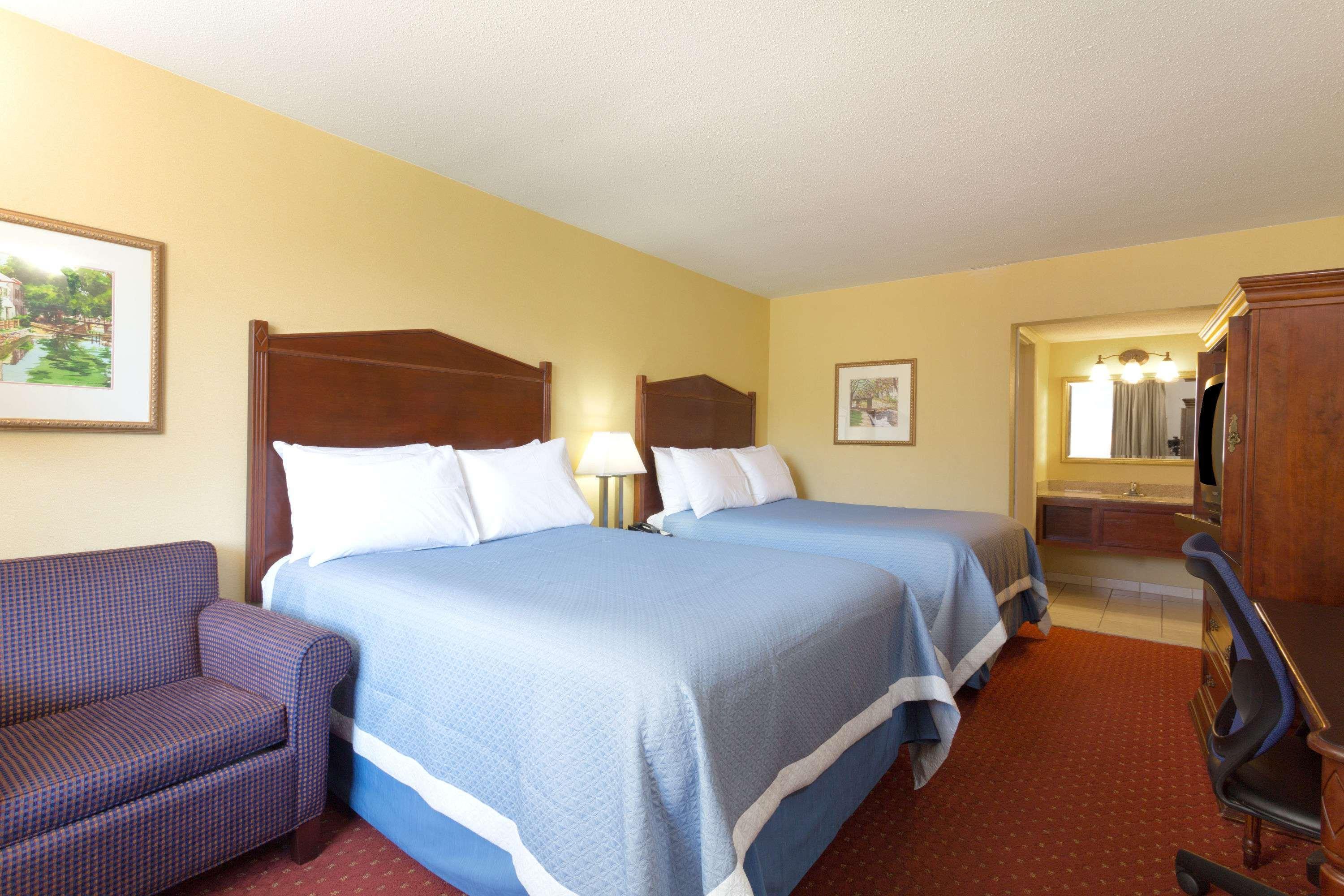 Days Inn By Wyndham Washington Dc/Gateway Esterno foto