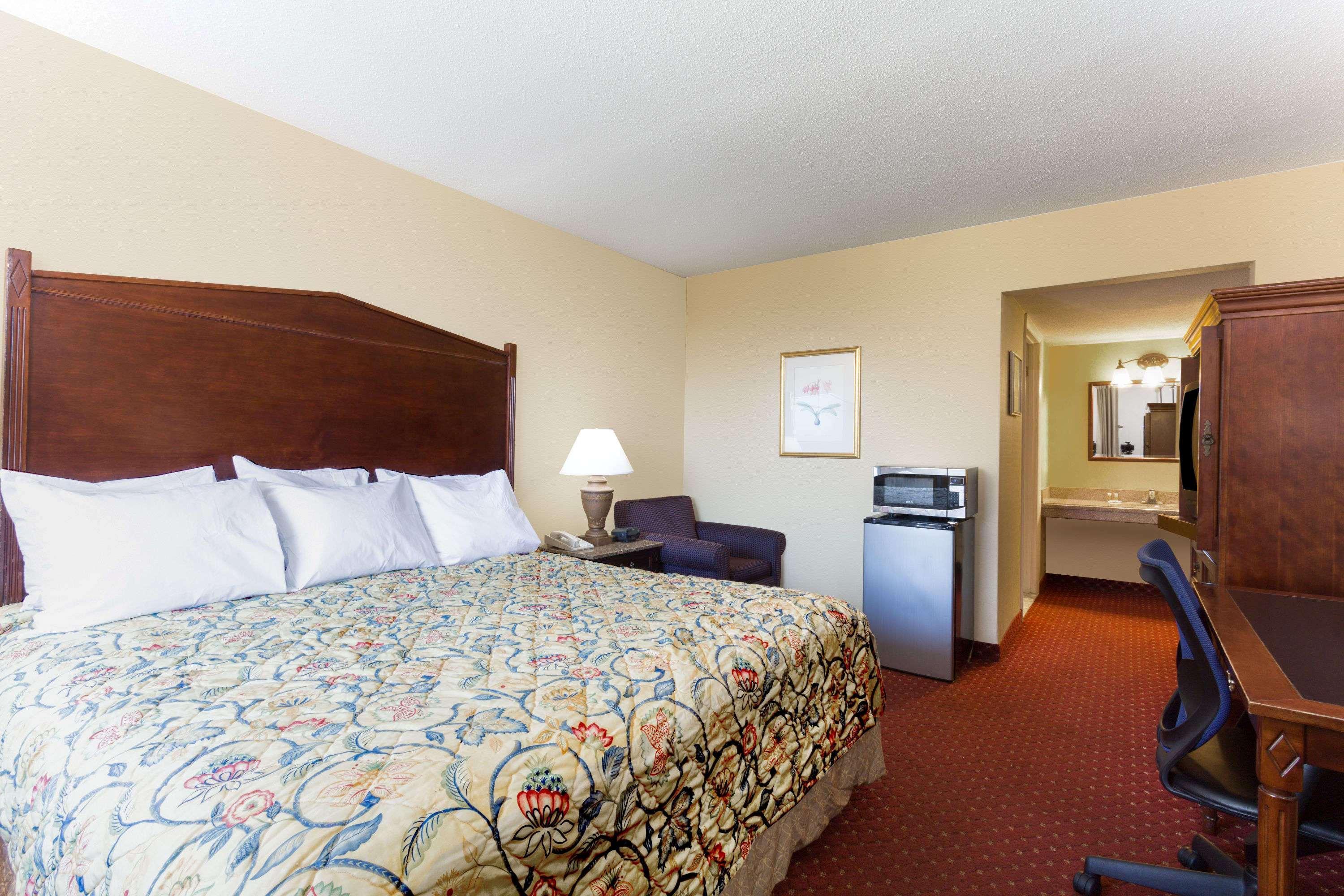 Days Inn By Wyndham Washington Dc/Gateway Esterno foto