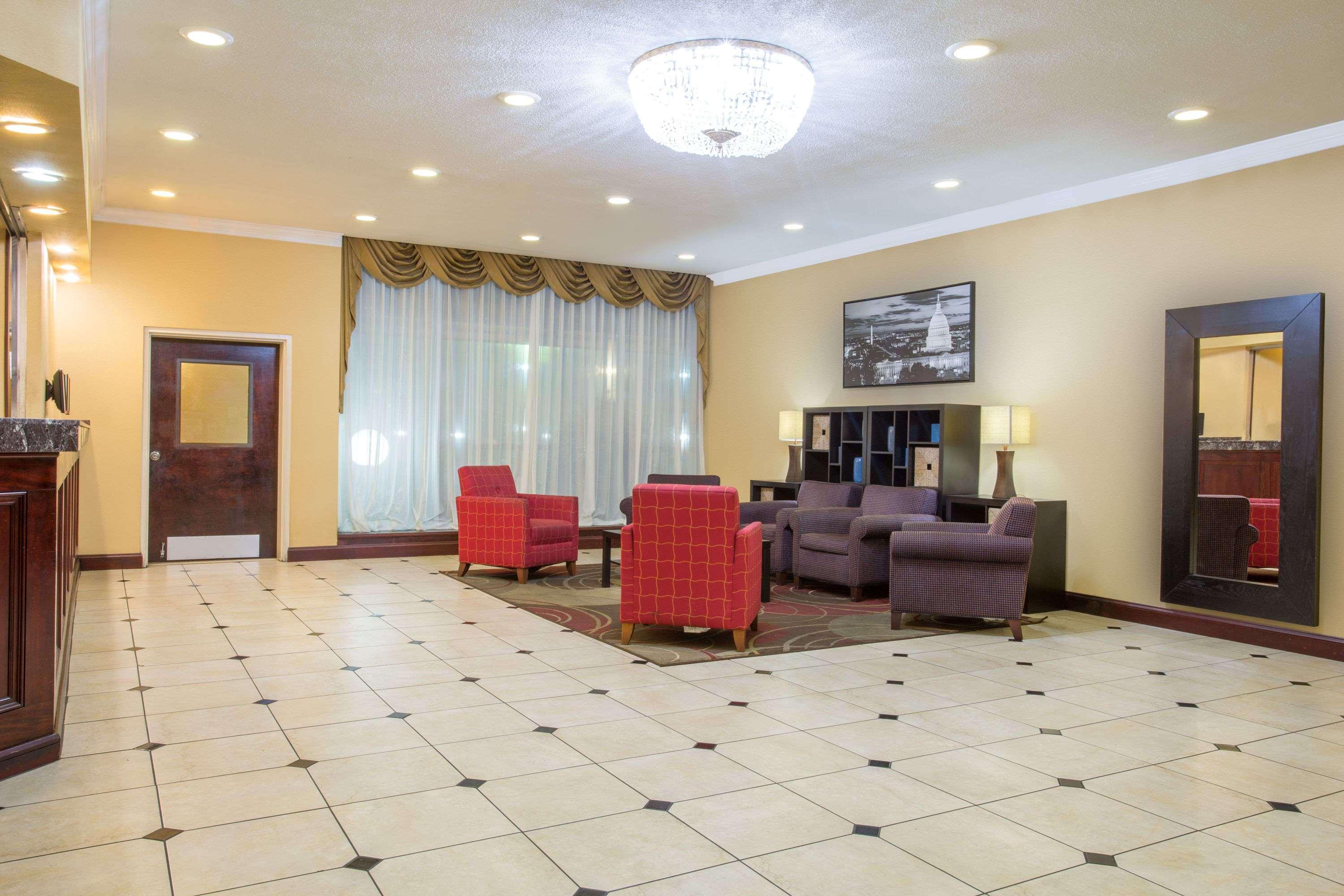 Days Inn By Wyndham Washington Dc/Gateway Esterno foto