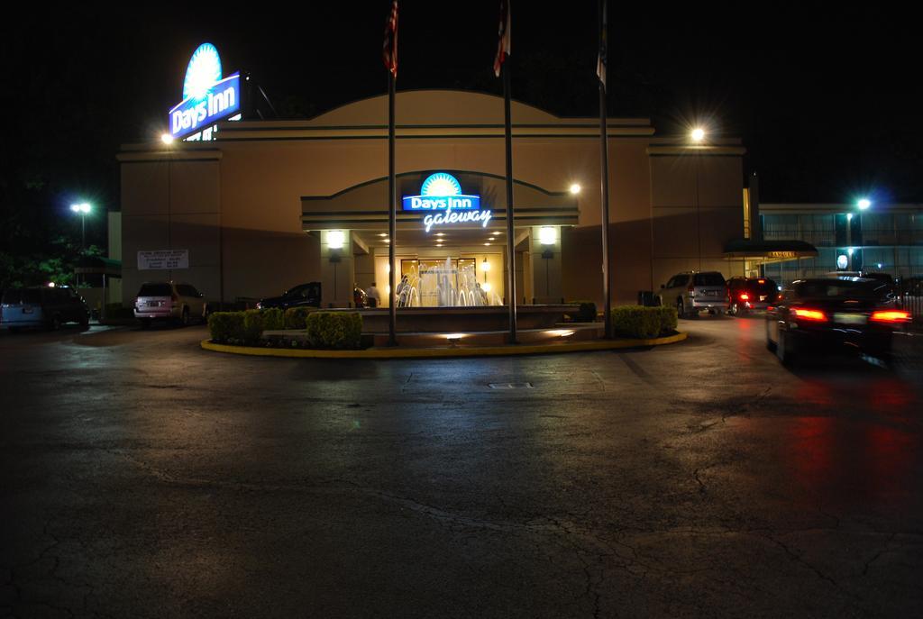 Days Inn By Wyndham Washington Dc/Gateway Esterno foto